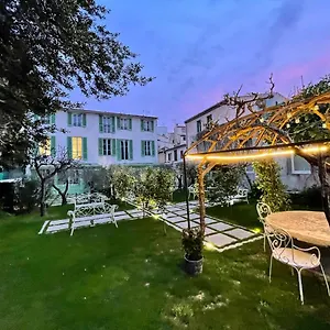 https://magnifique-appartement-sur-jardin-vieil-antibes.fr-provencehotel.com